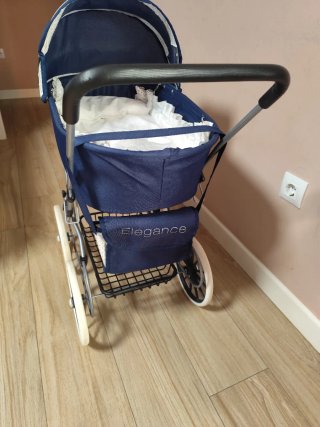 Carrito de muñecas azul