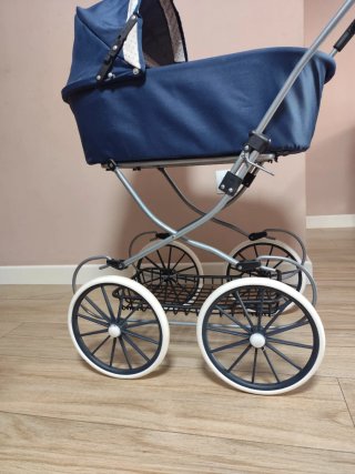 Carrito de muñecas azul
