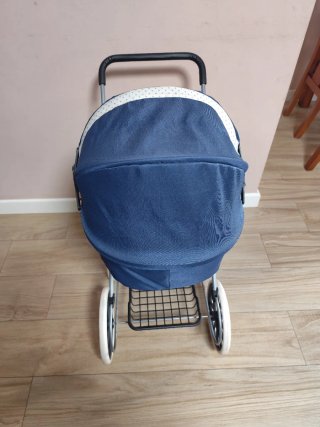 Carrito de muñecas azul