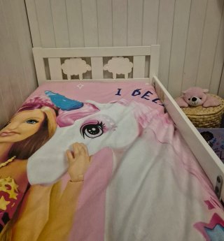 Cama infantil blanca con barandilla sin colchon
