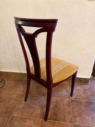 Comedor de madera con mesa extensible