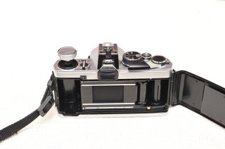 Olympus OM-2n Cámara Analógica (solo cuerpo)