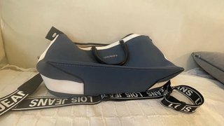 Bolso Lois azul y blanco. Usado una vez. Nuevo