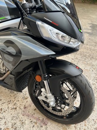 Aprilia Sportbike Negra y Gris