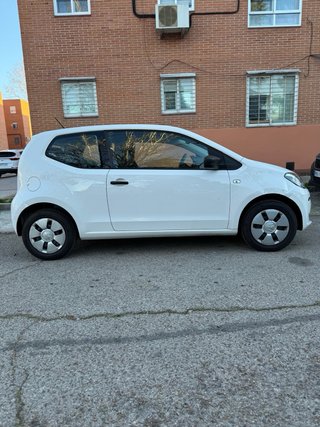 Volkswagen up! 2014