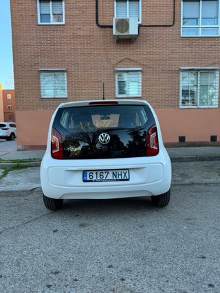Volkswagen up! 2014