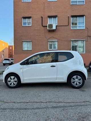 Volkswagen up! 2014