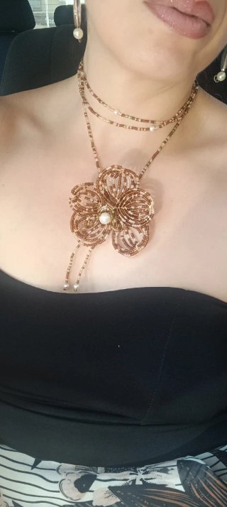 Collana fiore perline fatta a mano