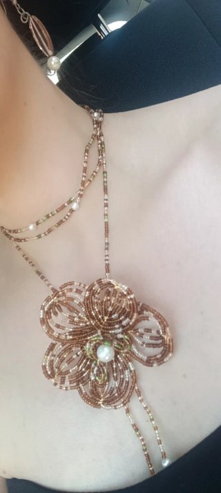 Collana fiore perline fatta a mano