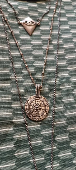 Collar Boho varias capas: ojo, mandala y pluma
