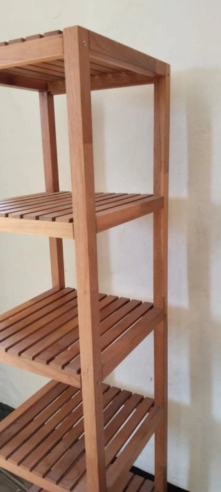 Prestatge de fusta d"Ikea / Estantería de madera