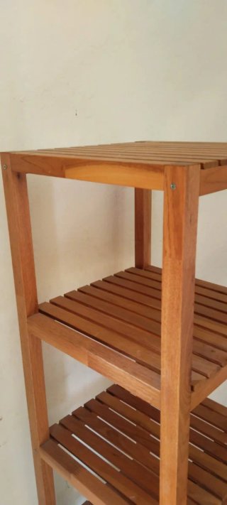 Prestatge de fusta d"Ikea / Estantería de madera