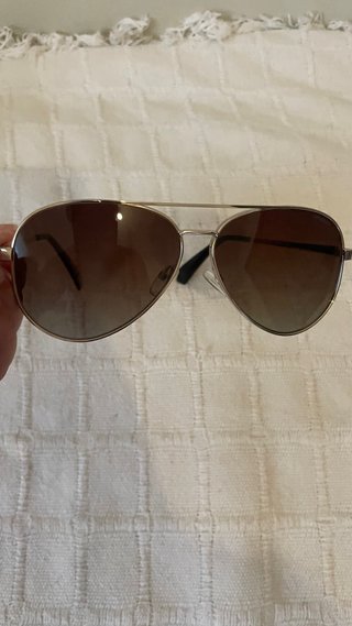 Gafas de sol aviador Polaroid sin estrenar.