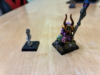 Warhammer Hechicero del Caos bien pintado