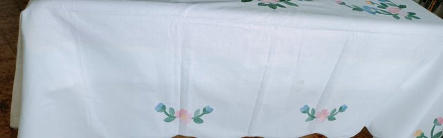 Mantel blanco  con flores