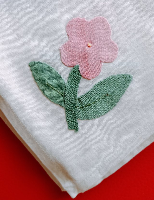 Mantel blanco  con flores