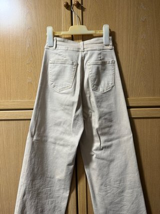 Pantalón vaquero begie