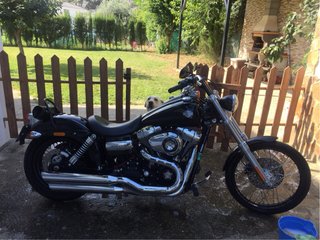 Harley Davidson Dyna Wide Negra