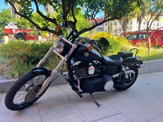 Harley Davidson Dyna Wide Negra