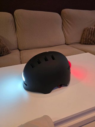 Casco Bicicleta o Patinete eléctrico con luces.