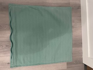 Funda cojín verde texturizado