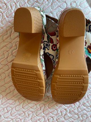 Sandalias de dedo con estampado floral