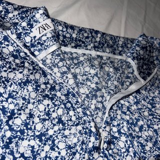 Falda Zara satén flores azul XS