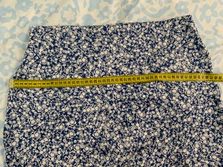 Falda Zara satén flores azul XS