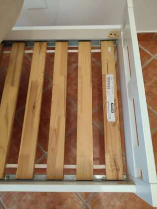 Cama infantil Ikea blanca con barreras