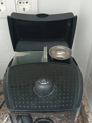 Cafetera Express DeLonghi Negra