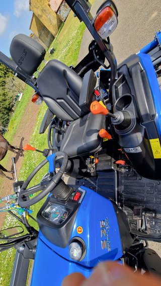 Solis 26 XL Shuttle con pala tenias Me05 Nuevos