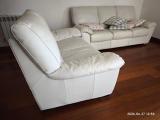 Vendo 2 sofás Natuzzi, piel color crema-blanca