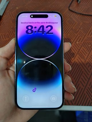 iPhone 14 Pro morado