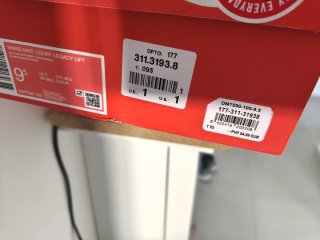 Zapatillas Nike Blancas y Doradas