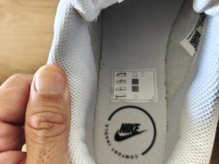 Zapatillas Nike Blancas y Doradas