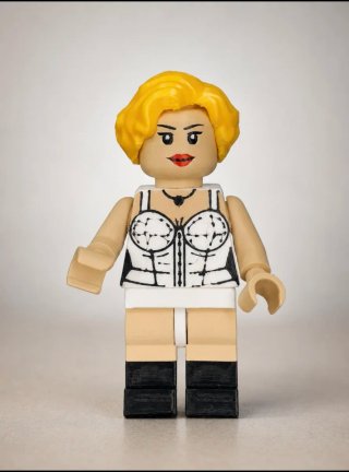 Figura grande estilo Lego Madonna