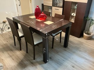 Mesa de comedor + 4. Sillas