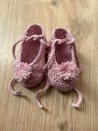 Conjunto Capota y Patucos hecho a mano 3-6 meses