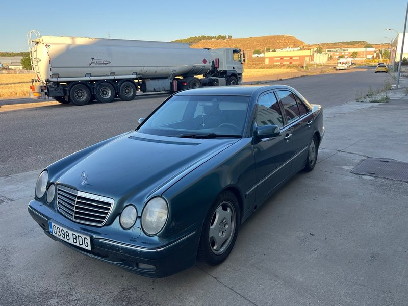 Mercedes-Benz Clase E 2001 - foto 1