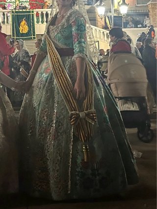 Traje de Fallera Talla 36-38 y manteletas