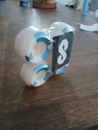 Reudas de eskate marca universal