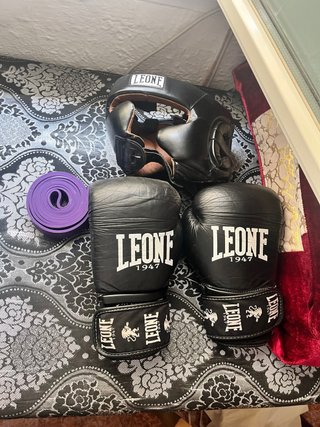 Pack Boxeo Leone: Guantes y Casco