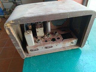 radio antigua, tocadiscos y proyector