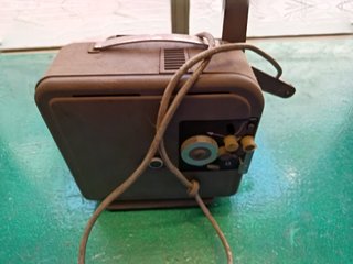radio antigua, tocadiscos y proyector