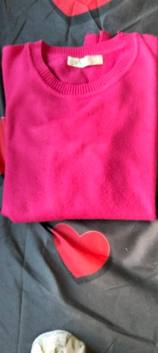 Jersey uno cuello de pico otro redondo rosa y gris