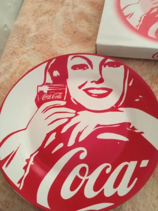 Platos de coca cola con su caja para coleccionista