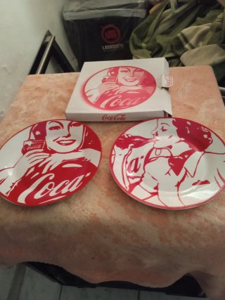 Platos de coca cola con su caja para coleccionista