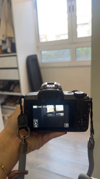 Canon EOS M50