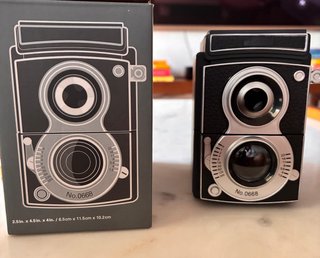 Affilatore per matite in stile fotocamera vintage