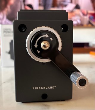 Affilatore per matite in stile fotocamera vintage
